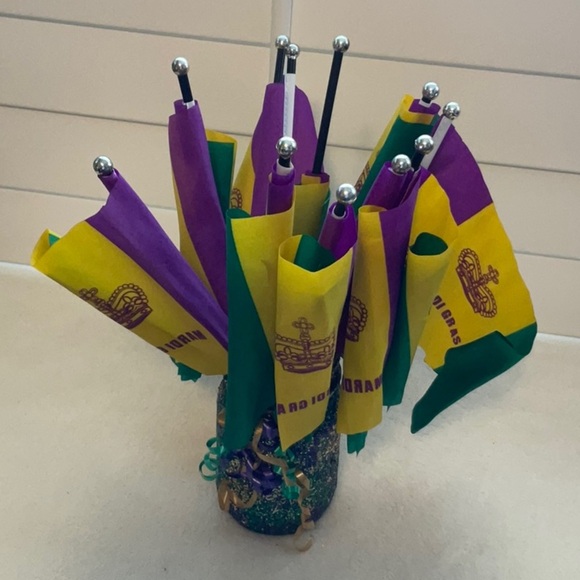 Mardi Flags - Picture 1 of 4